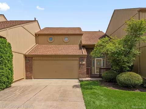 2239 Crystal Dr, Rochester Hills, MI 48309