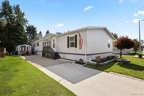 25191 Frontier Cir, Flat Rock, MI 48134