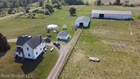 2834 S State Rd, Caledonia, MI 48817