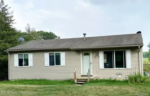 5741 Crandall Rd, Howell, MI 48855