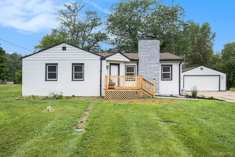 9212 Fenton Rd, Mundy, MI 48439