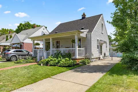 3321 Hollywood St, Dearborn, MI 48124