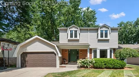 2283 Traverse Dr, Troy, MI 48083