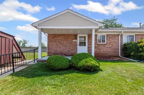 29130 E Brittany Ct, Roseville, MI 48066