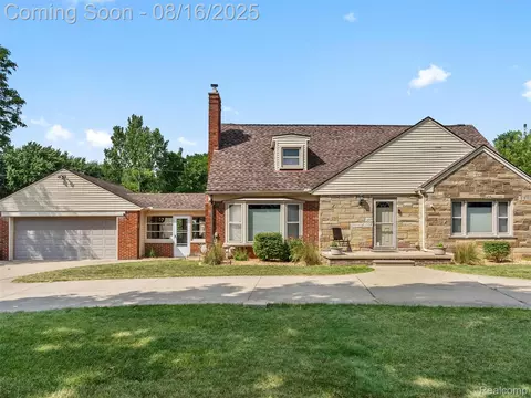 14815 15 Mile Rd, Sterling Heights, MI 48312