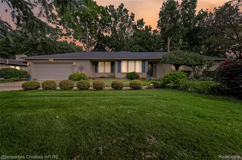2311 Keylon Dr, West Bloomfield, MI 48324