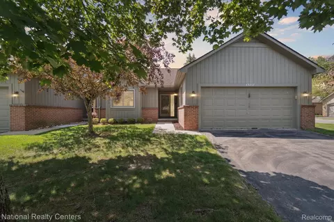 31535 Merriwood Park Dr, Livonia, MI 48152