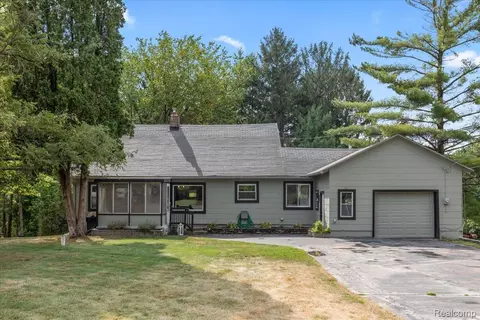 8381 Tindall Rd, Springfield, MI 48350