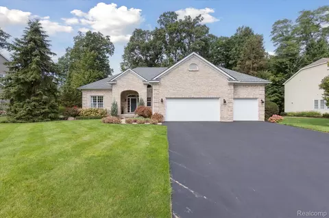 3048 Painted Dr, Howell, MI 48843