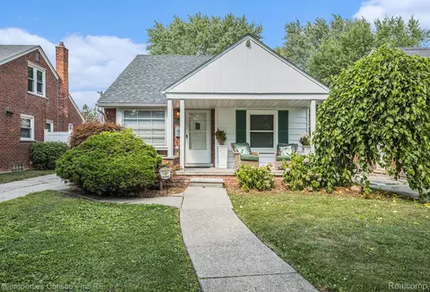 19711 Damman St, Harper Woods, MI 48225
