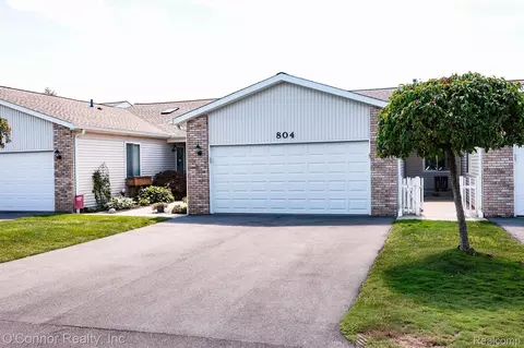 804 Crystal Ln, Marysville, MI 48040