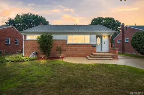 9939 Deering St, Livonia, MI 48150