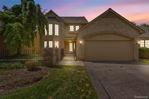 6579 Noble Rd, West Bloomfield, MI 48322