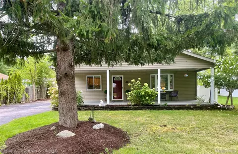 34794 Rhonswood St, Farmington Hills, MI 48335