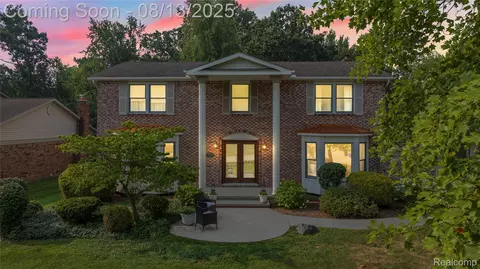 7929 Siding Ct, Grosse Ile, MI 48138
