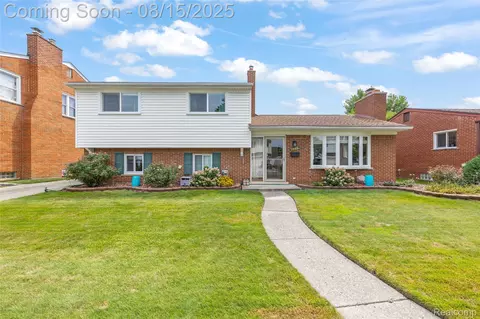 7822 Hillcrest Blvd, Westland, MI 48185