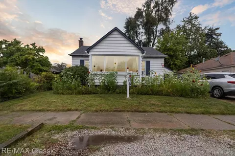 18543 Farmington Rd, Livonia, MI 48152
