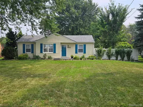 43982 North Ave, Clinton Township, MI 48036