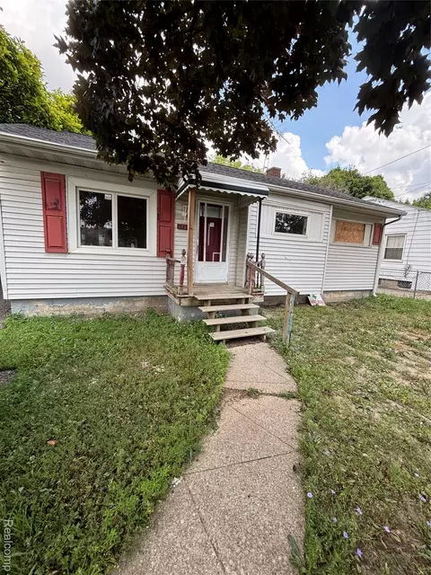 1628 W Atherton Rd, Flint, MI 48507