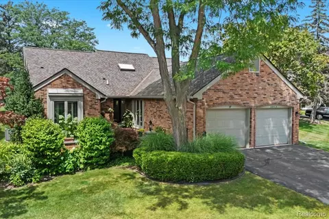 30413 Ramblewood Club Dr, Farmington Hills, MI 48331