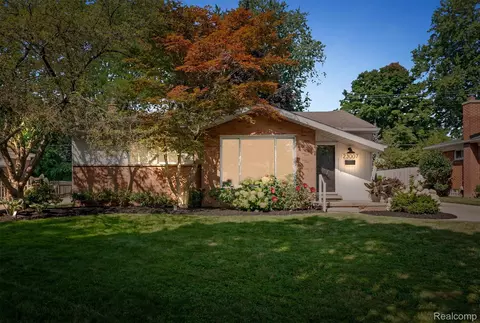 23007 Frederick Ave, Farmington, MI 48336