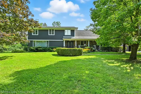 6300 Brookville Rd, South Lyon, MI 48178