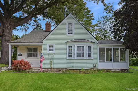 20711 Gaukler St, Saint Clair Shores, MI 48080