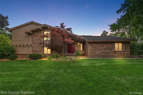 5219 Provincial Dr, Bloomfield Hills, MI 48302