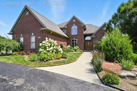 4611 Dunbar Ct, Oakland, MI 48306