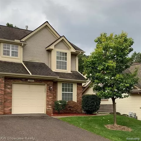 740 Whisperwood Trl, Fenton, MI 48430