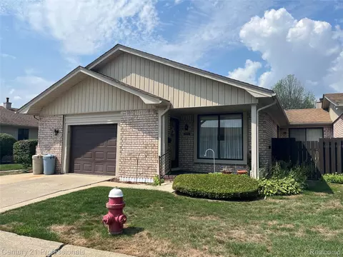 29359 Yorkshire Ln, Warren, MI 48088