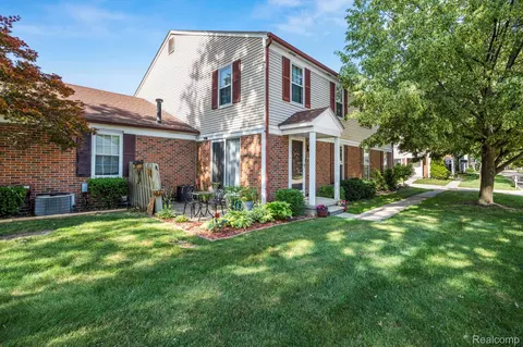 24613 Spring Ln, Harrison, MI 48045