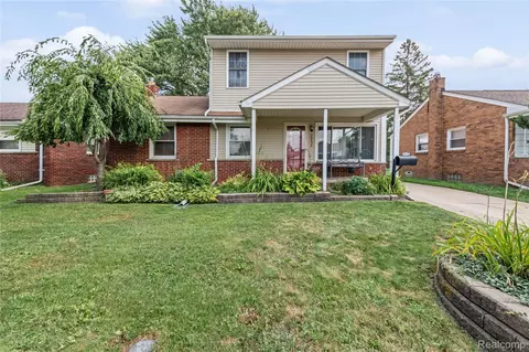 28638 Fountain St, Roseville, MI 48066