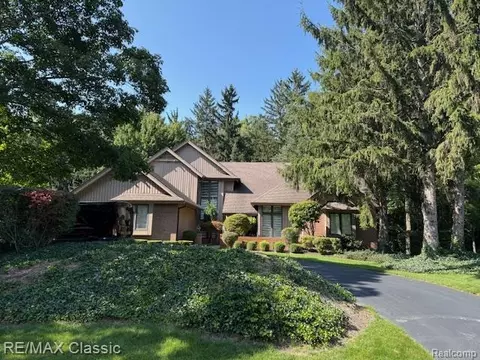 46486 Arboretum Cir, Plymouth, MI 48170