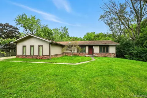 29220 Greening St, Farmington, MI 48334