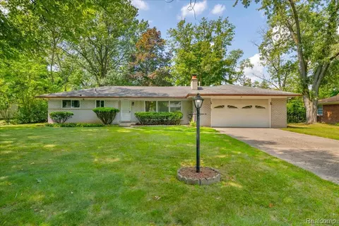 21345 Avon Ln, Southfield, MI 48075