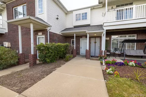 5674 Acorn Ln, Sterling Heights, MI 48314