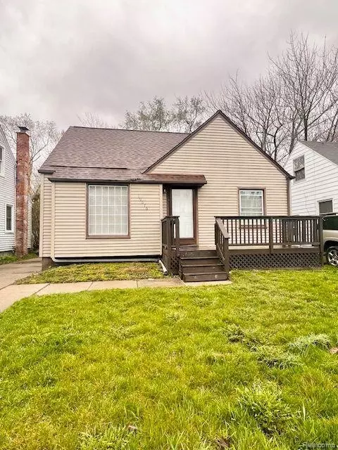 19676 Kingsville St, Harper Woods, MI 48225