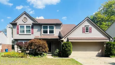 6627 Ashley Ct, Waterford, MI 48327