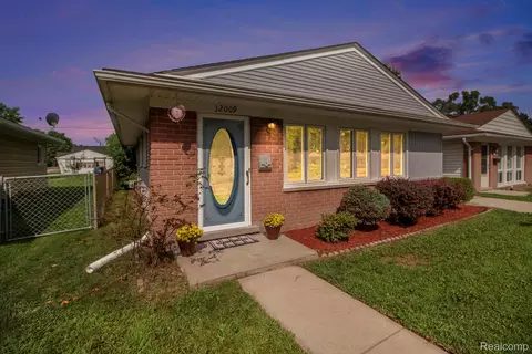 12009 Arcola St, Livonia, MI 48150