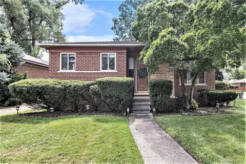 21340 Kenosha St, Oak Park, MI 48237