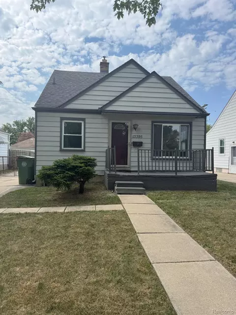 13395 Pullman St, Southgate, MI 48195