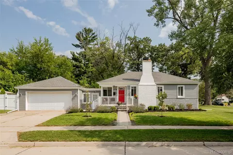 10200 Kenwood St, Oak Park, MI 48237