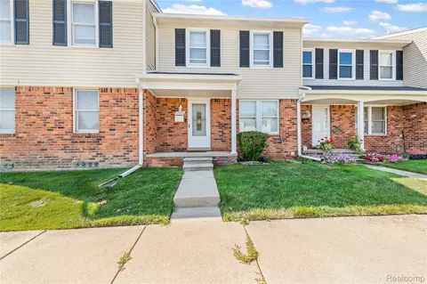37053 Brynford Dr, Clinton Township, MI 48036