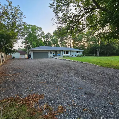 4430 Emmons Rd, Howell, MI 48855