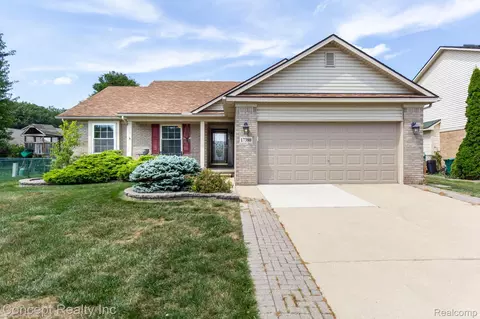 17380 Michigan Heights Dr, Brownstown, MI 48174