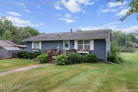443 Bluewater Dr, Rose, MI 48442