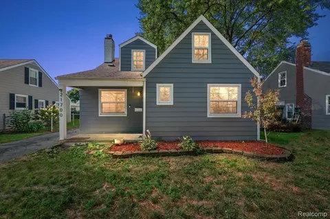 21700 California St, Saint Clair Shores, MI 48080