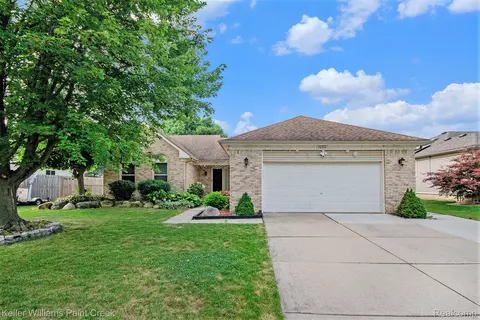 22416 Clearwater Dr, Macomb, MI 48044