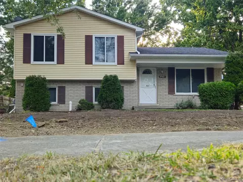 37421 Rosebush St, Sterling Heights, MI 48310